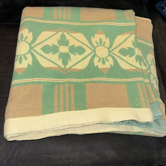 Beacon Vintage Green, Cream & Brown Plaid Camp Blanket 1940s 1950s Size 70”x70” - Picture 12 of 12
